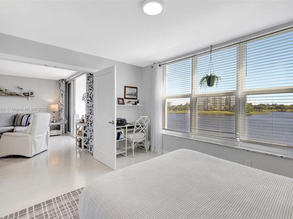 3091 N Course Dr 305, Pompano Beach FL 33069