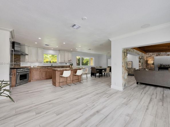 10110 SW 66th St, Miami FL 33173