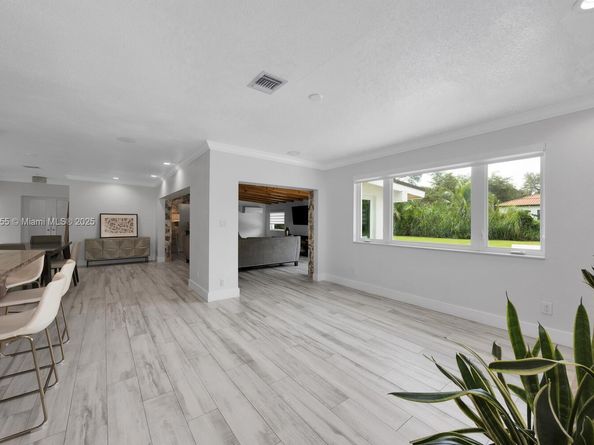 10110 SW 66th St, Miami FL 33173