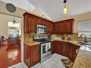 2932 Oak Park Cir, Davie FL 33328