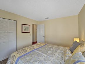 2932 Oak Park Cir, Davie FL 33328