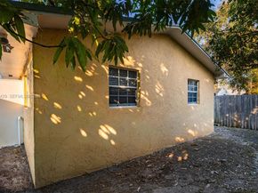 1518 NW 65th St, Miami FL 33147