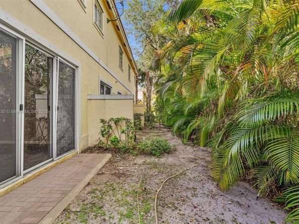 3226 NW 31st Ter, Oakland Park FL 33309