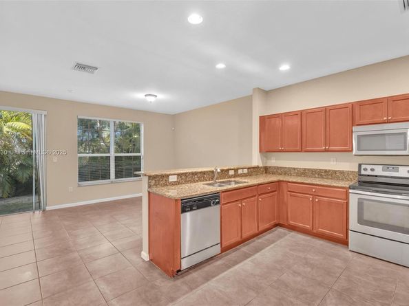 3226 NW 31st Ter, Oakland Park FL 33309