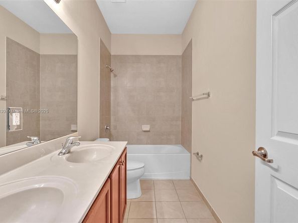 3226 NW 31st Ter, Oakland Park FL 33309