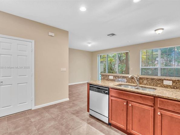 3226 NW 31st Ter, Oakland Park FL 33309