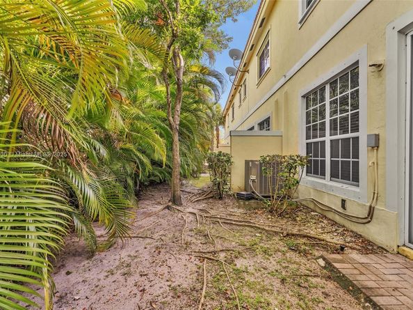 3226 NW 31st Ter, Oakland Park FL 33309