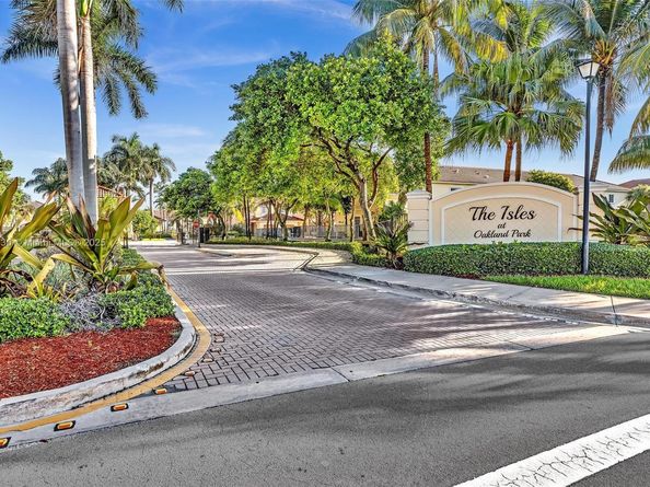 3226 NW 31st Ter, Oakland Park FL 33309