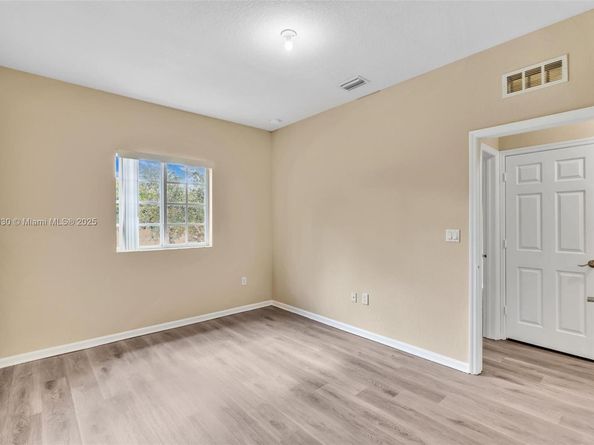 3226 NW 31st Ter, Oakland Park FL 33309