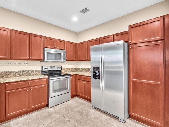 3226 NW 31st Ter, Oakland Park FL 33309