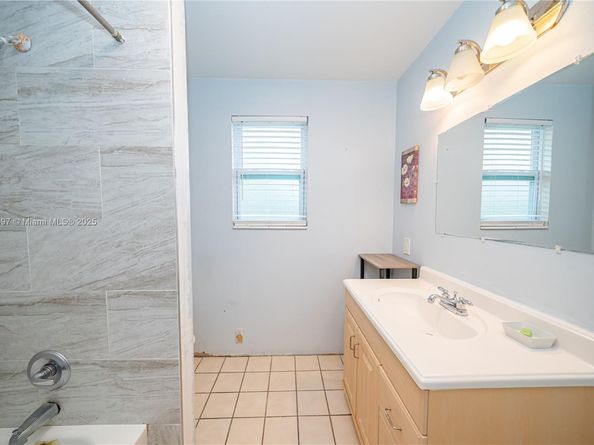 218 SW 14th Ct, Fort Lauderdale FL 33315