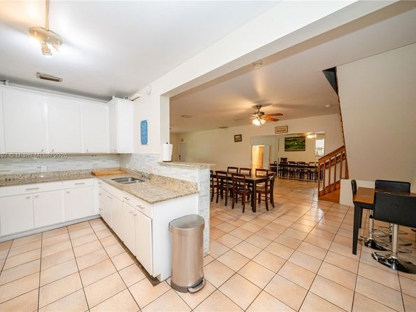 218 SW 14th Ct, Fort Lauderdale FL 33315