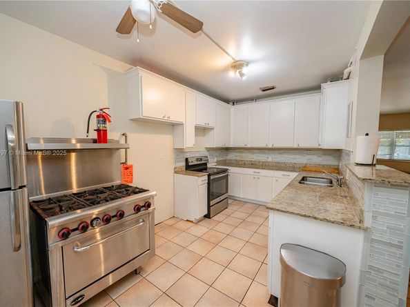 218 SW 14th Ct, Fort Lauderdale FL 33315