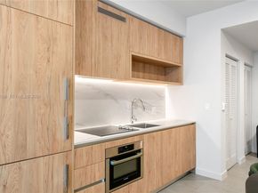 11 NE 6th St 2104, Miami FL 33132