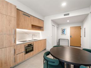 11 NE 6th St 2104, Miami FL 33132