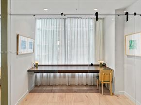 11 NE 6th St 2104, Miami FL 33132