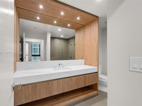 11 NE 6th St 2104, Miami FL 33132