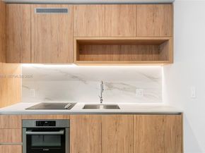 11 NE 6th St 2104, Miami FL 33132