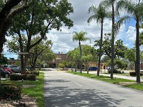 300 Berkley Rd 108, Hollywood FL 33024