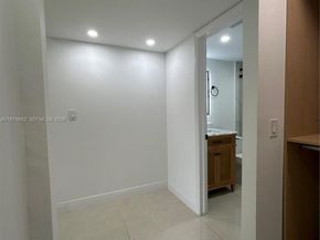 300 Berkley Rd 108, Hollywood FL 33024