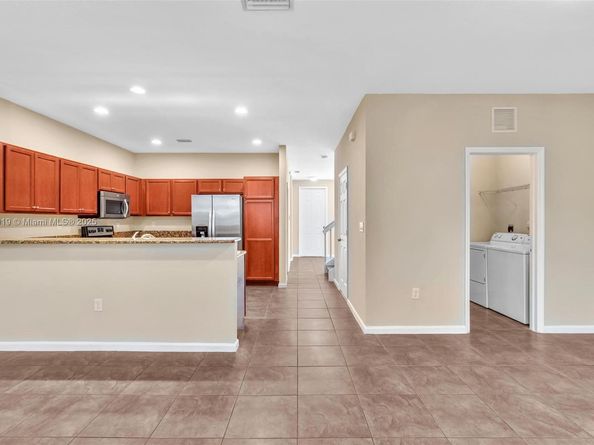 3226 NW 31st Ter, Oakland Park FL 33309