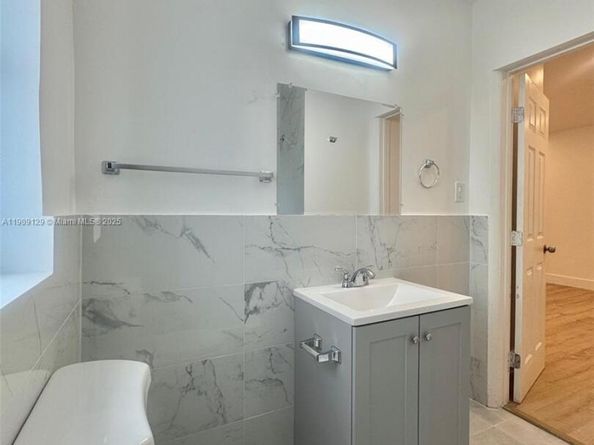 530 NE 71st St, Miami FL 33138