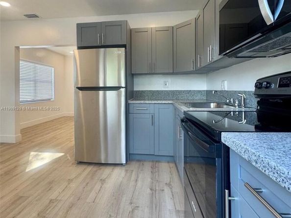 530 NE 71st St, Miami FL 33138