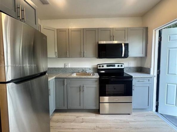 530 NE 71st St, Miami FL 33138