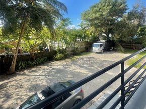 530 NE 71st St, Miami FL 33138