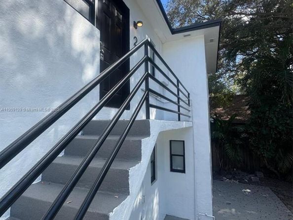 530 NE 71st St, Miami FL 33138