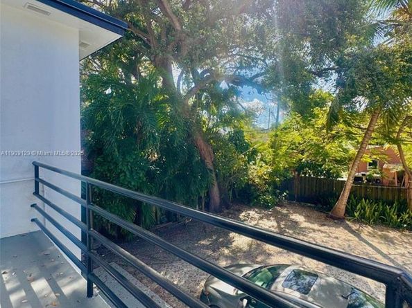 530 NE 71st St, Miami FL 33138