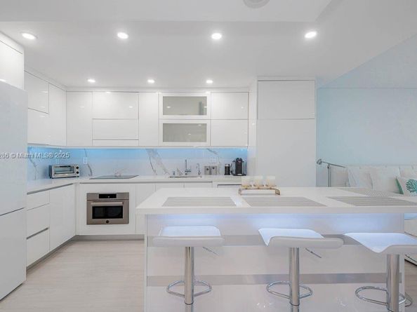 2301 Collins Ave 811, Miami Beach FL 33139