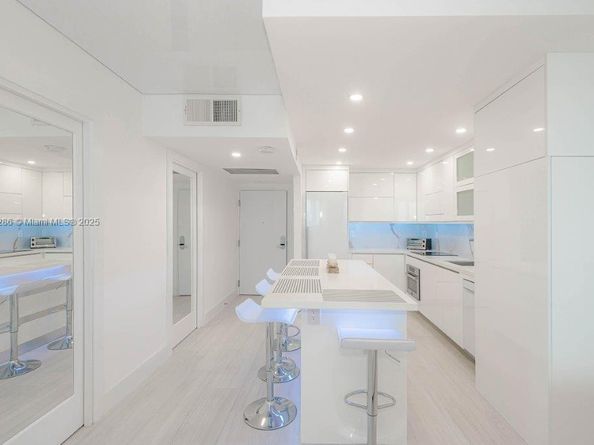 2301 Collins Ave 811, Miami Beach FL 33139