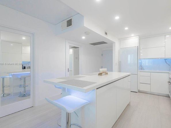 2301 Collins Ave 811, Miami Beach FL 33139