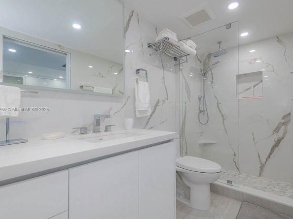 2301 Collins Ave 811, Miami Beach FL 33139