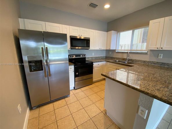 3223 SE 2nd Dr, Homestead FL 33033