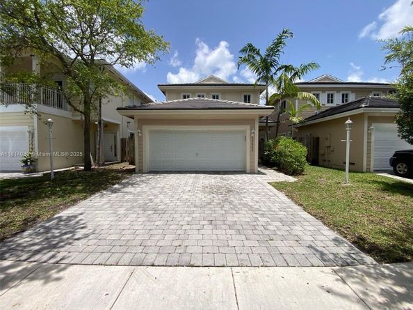 3223 SE 2nd Dr, Homestead FL 33033
