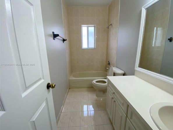 3223 SE 2nd Dr, Homestead FL 33033