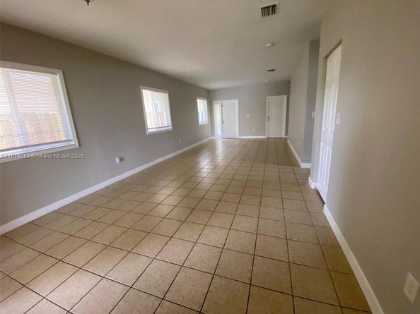 3223 SE 2nd Dr, Homestead FL 33033