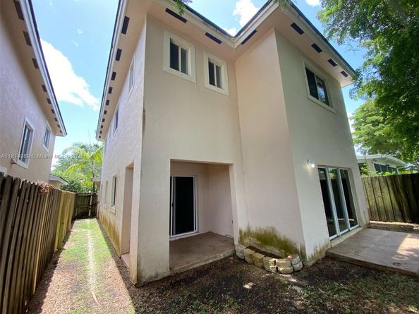 3223 SE 2nd Dr, Homestead FL 33033
