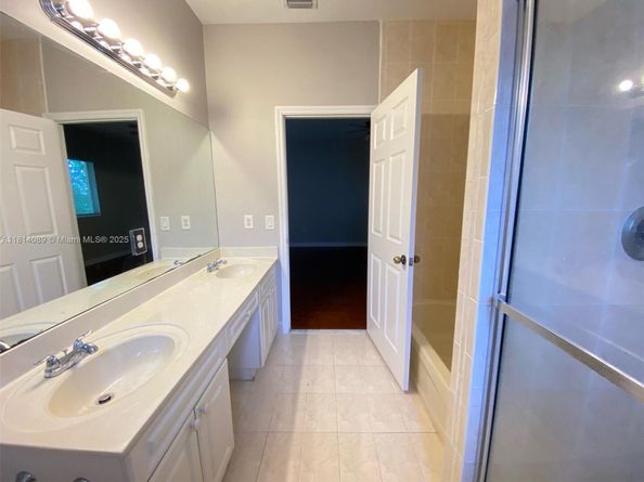 3223 SE 2nd Dr, Homestead FL 33033