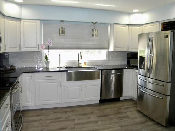 11 Oswego Place, Lake Ronkonkoma NY 11779