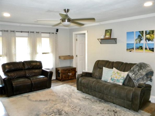 11 Oswego Place, Lake Ronkonkoma NY 11779
