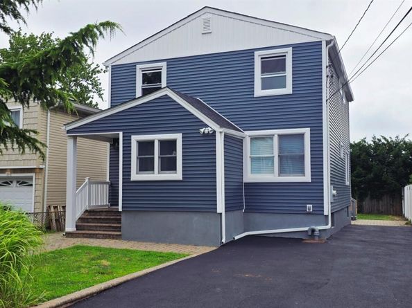45 Venetian Prom, Lindenhurst NY 11757