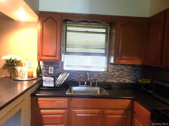 28 Pine Street, Central Islip NY 11722
