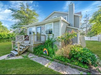 52 Manhasset Drive