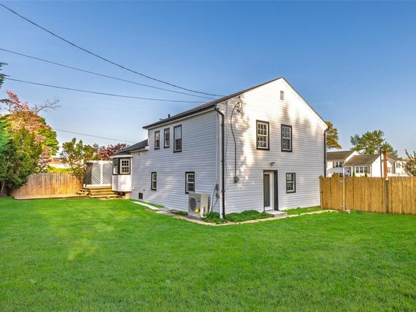 38 Bradford Lane, Bethpage NY 11714