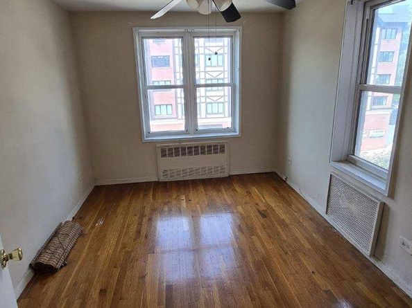 24120 Northern Boulevard 4C, Douglaston NY 11362