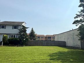 77 Hampton Place, Freeport NY 11520