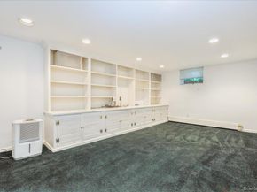 123 Broadway, Rockville Centre NY 11570
